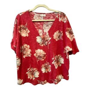 Maurices Women’s T-shirt Floral‎ Size Large Artsy